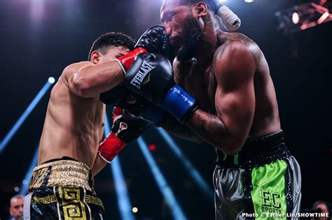 Brandon Figueroa beats Mark Magsayo by .